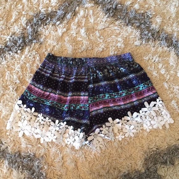 Rue 21 Floral Pattern Shorts with Flower Lace - Picture 2 of 6